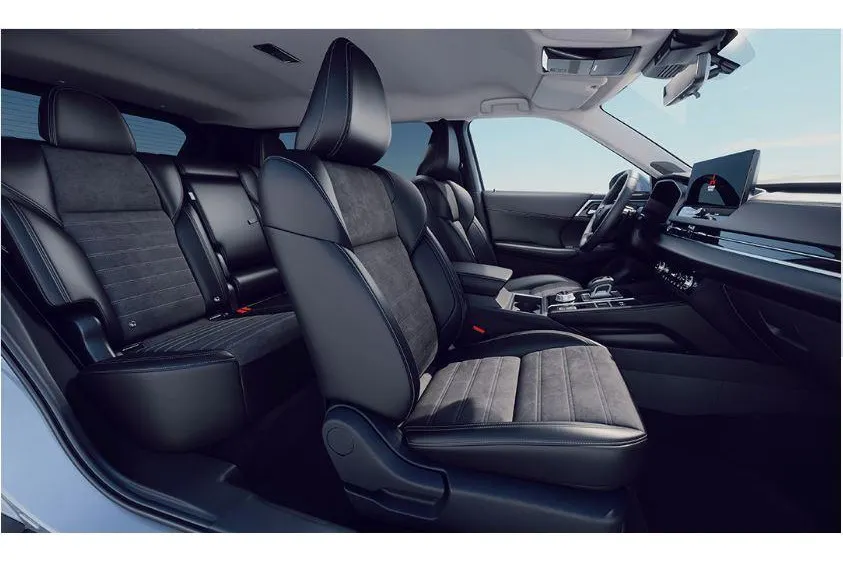 Mitsubishi Outlander 2.4 PHEV Intense € 5.000 euro korting eigen voorraad| 8 jaar garantie| Snel leverbaar | Totaalprijs op is op.