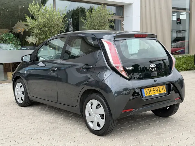 Toyota Aygo 1.0 VVT-i x-play | Android auto & Apple carplay | Navigatie | Airco |