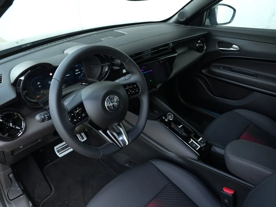 Alfa Romeo Junior Elettrica Speciale 54 kWh | Techno Pack | Navi | Camera | 18'