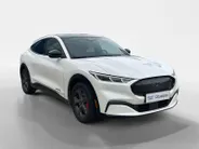 Ford Mustang Mach-E AWD 75 kWh 269PK | 95% SOH | DEMO | Stoel- stuur en vooruit verwarming | Zwart dak en spiegels | Navigatie