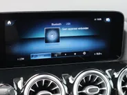 Mercedes-Benz GLA 200 Business Solution AMG l Trekhaak l Keyless l Panoramadak l Ambiente lichtpakket