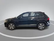 Volkswagen Tiguan 1.4 TSI eHybrid 245pk DSG Life Business · Camera · Inklap. Trekhaak · Stuur- & Stoelverwarming · Parkeerassistent · Apple/Android Car Play ·