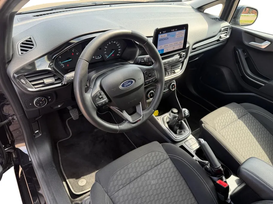 Ford Fiesta 1.0 EcoBoost Hybrid Titanium | Dealer onderhouden | NL auto | Winter pack | Parkeersensor achter | Navigatie via carplay | Apple carplay & Android auto | Cruise control | Bovag garantie |
