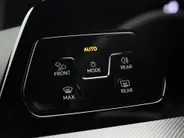 Volkswagen Golf 1.5eTSI/150PK R-Line Black Style DSG · Navigatie · Camera + Parkeersensoren · Apple/Android Car Play · Garantie t/m 18-11-2026  · EXTRA INRUILKORTING ·