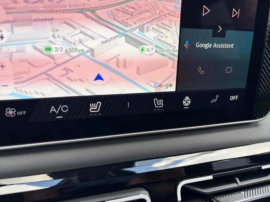 Renault 5 comfort range iconic cinq 52 kWh Nu met 1600,- voorraad korting , Pack Safety & Advanced Driving Assist , allseason banden , Apple Carplay/Android Auto , stoel en stuurverwarming , navigatiesysteem , veel mooie opties.