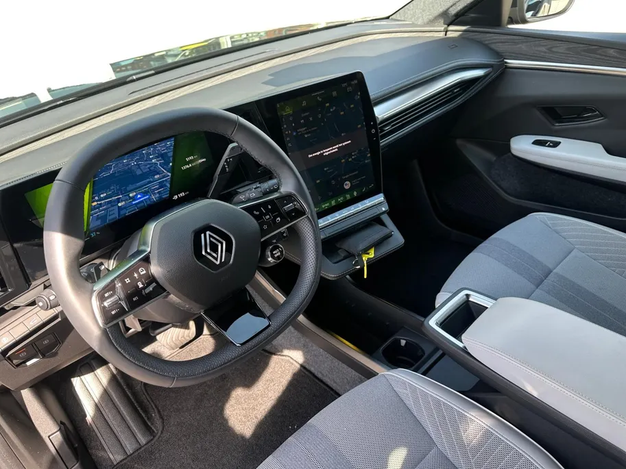 Renault Scénic E-Tech EV87 long range iconic | Dode Hoek Detectie | Harman Kardon | Stoel & Stuurverwarming | Automatische Kofferbak | Apple Carplay & Android Auto | Dodehoek Detectie | 12 Maanden BOVAG Garantie
