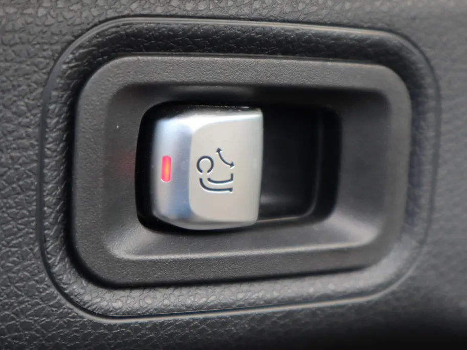 Mercedes-Benz E-Klasse 300 e AMG Line l Trekhaak l Panoramadak l Keyless l stoelverwarming