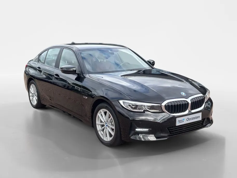 BMW 3 Serie 320e Business Edition Plus *Automaat*Navigatie*Parkeersensoren*Carplay*Lederen bekleding*Stoelverwarming*LM.Velgen*Zeer nette auto!