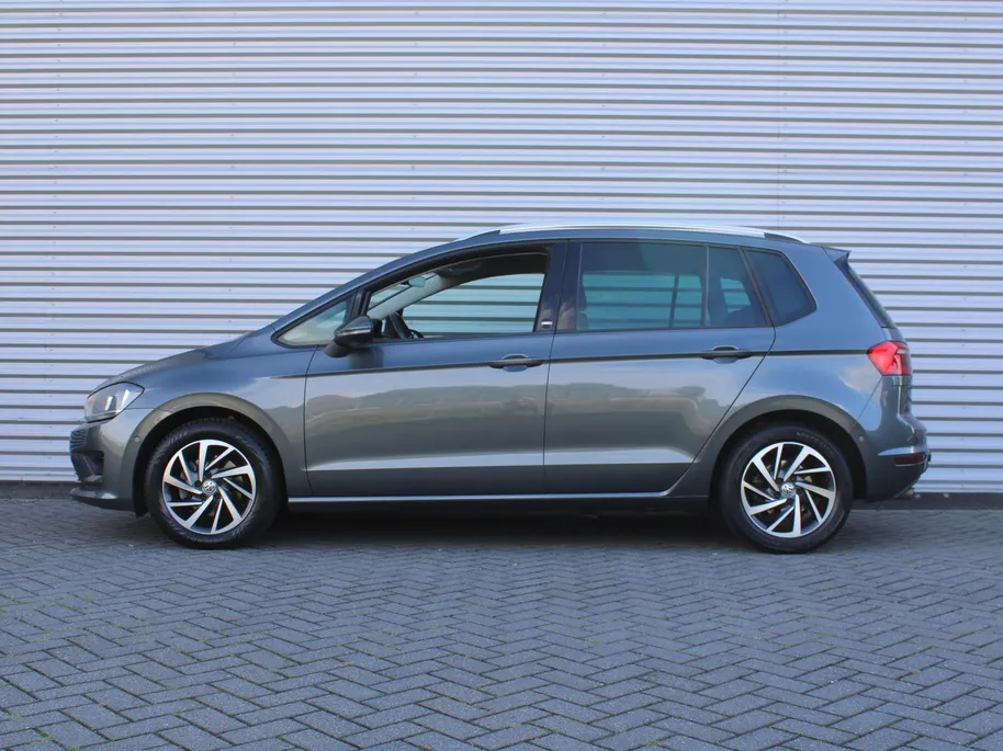 Volkswagen Golf Sportsvan 1.4 TSI Sound | Automaat | Navi | Trekhaak | 16” LM | Stoelverwarming | Cruise adapt. | All seasons | Apple CarPlay/Android Auto |