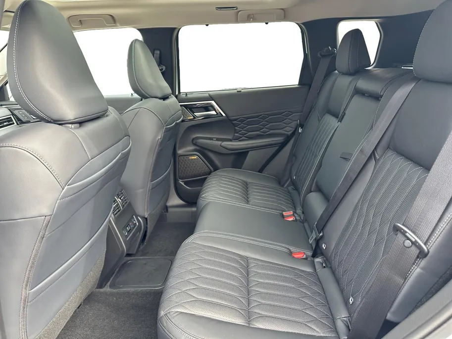 Mitsubishi Outlander 2.4 PHEV Instyle | 6000 EURO KORTING | NU DIRECT LEVEBAAR | 8 JAAR GARANTIE |