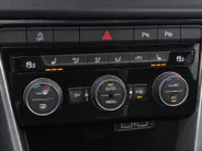 Volkswagen T-Roc 1.5 TSI 150pk DSG Style Business · Trekhaak ·  Camera · Apple/Android Car Play · Stoelverwarming · Navigatie · Dodehoeksensor ·