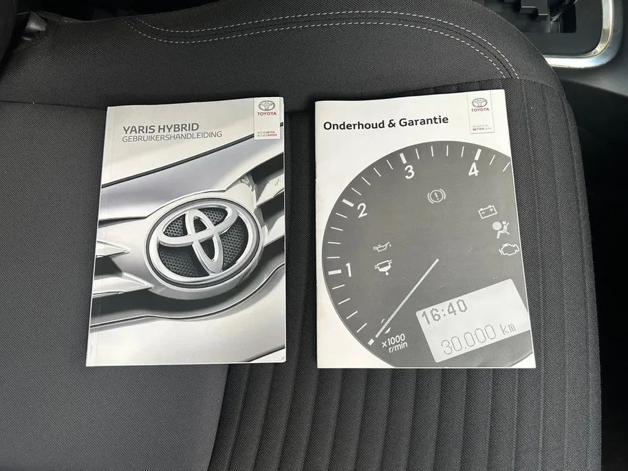 Toyota Yaris 1.5 Hybrid Dynamic | Apple Carplay / Android Auto | Parkeersensoren Voor | Parkeercamera Achter | Lichtsensor + Regensensor | Cruise Control | Rijstrooksensor | 15'Lichtmetalen Velgen