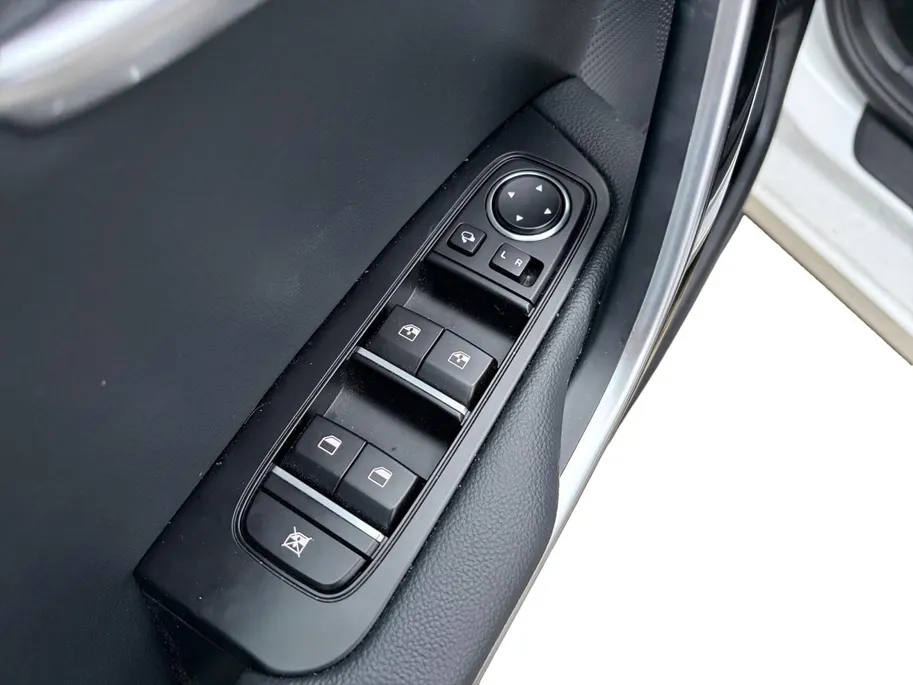 Kia Ceed Sportswagon 1.0 T-GDi DynamicPlusLine | Stoel- en stuurverwarming | Elektrisch bedienbare achterklep | Parkeersensoren voor- en achter | Achteruitrijcamera | Apple/Android Carplay | Navi | Cruise Control