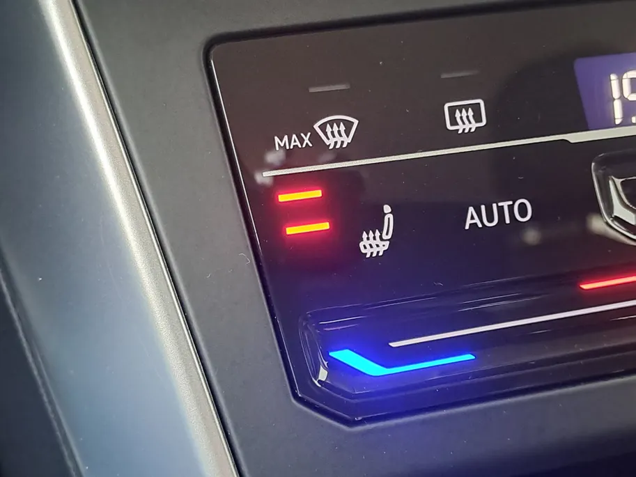 Volkswagen Taigo 1.0 TSI Life | Automaat | Apple Carplay/Android Auto | Navi  | Cruise control adaptief | Camera | Voorstoelen verwarmd