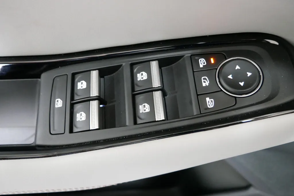 Renault Espace E-Tech full hybrid 200 iconic 7p. Pack Light & Sound | Pack Vision| Trekhaak| Rijdende demonstratie auto | Vraag naar de actuele kilometerstand