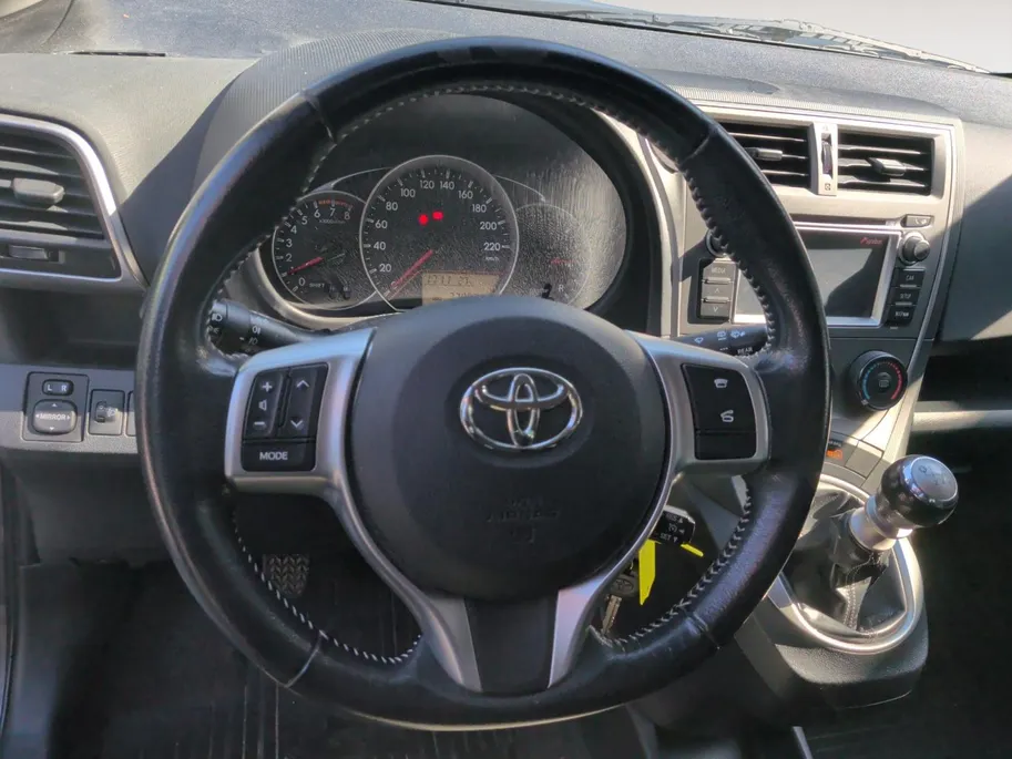 Toyota Verso-S 1.3 VVT-i Aspiration | Trekhaak  | NU Rijklaarprijs! Incl.12 Maanden, APK, Onderhoudsbeurt etc! Premiumpakket gratis!