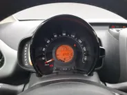 Toyota Aygo 1.0 VVT-i x-play | ACHTERUITRIJCAMERA | 5 DEURS | TELEFOON | AIRCO | ELEKTRISCHE RAMEN |
