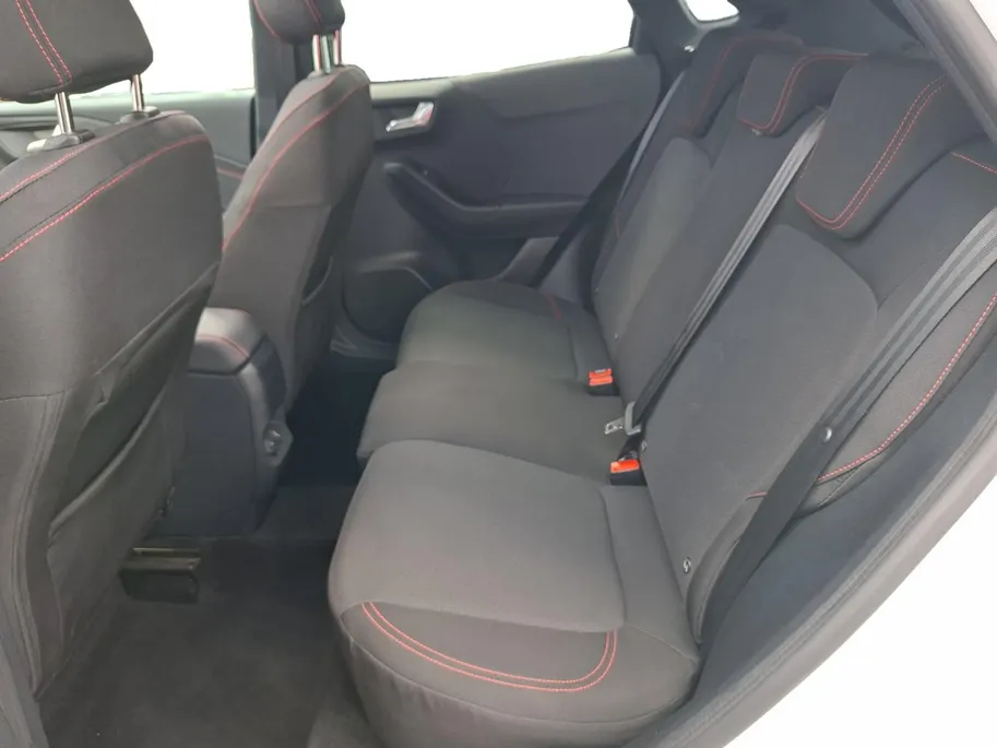 Ford Puma ST-Line | Stoel- stuur en voorruitverwarming | Trekhaak | Kantel / schuifdak | Adaptieve led koplampen | All weather banden