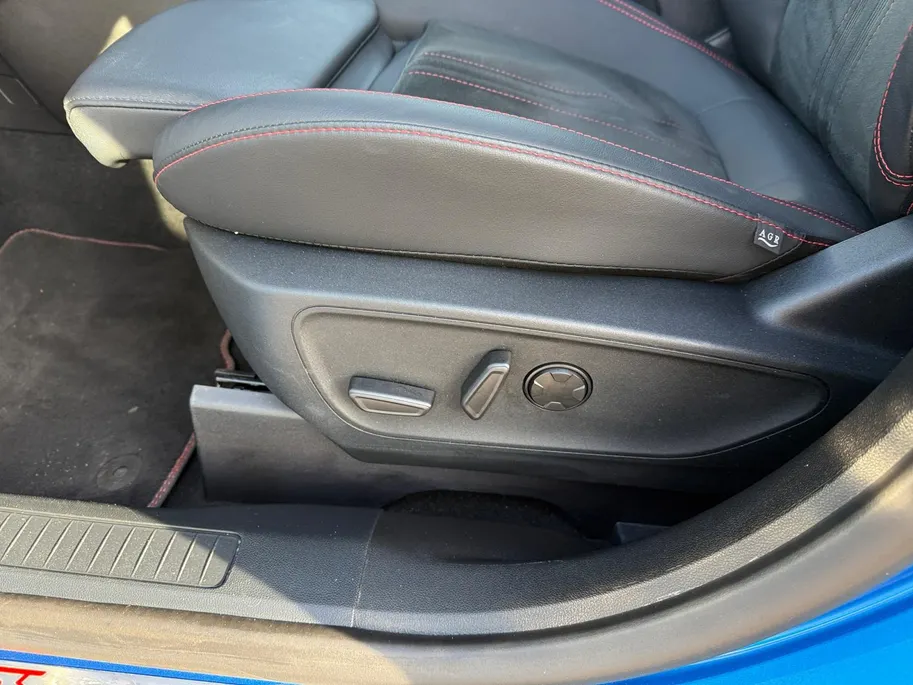 Ford Kuga 2.5 PHEV ST-Line X | Winterpack | Panorama Dak | Elec Trekhaak | Technology Pack | Matrix Led Koplampen | B&O Audio | Fabrieksgarantie |