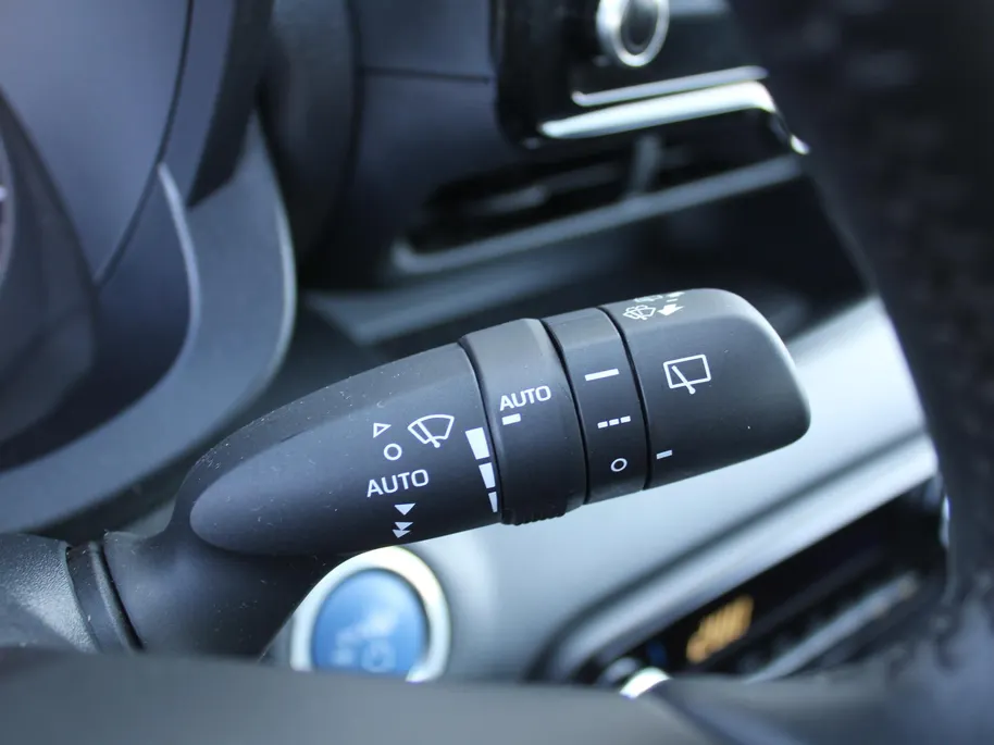 Mazda 2 Hybrid 1.5 Agile | Stuur-/stoelverwarming | Camera | 15' LM | Cruise adapt. | Airco |