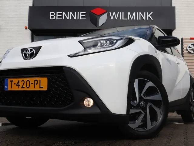 Toyota Aygo X 1.0 VVT-i S-CVT Pulse Automaat Bi-Tone | AllSeasons | Climate co