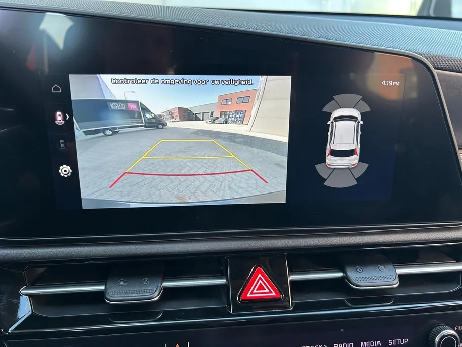 Kia Niro 1.6 GDi Hybrid DynamicLine Edition | Elektrisch Verstelbare Bestuurdersstoel | Dodehoekdetectie | Apple Carplay / Android Auto | Navigatiesysteem | Licht + Regensensor | Parkeersensoren Voor + Achter | Camera Achter | Cruise Control Adaptief | Rijstrookse