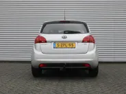 Kia Venga 1.4 CVVT First Edition | 16' LM | Trekhaak | Navi | Airco | Cruise | Camera | PDC | All seasons |