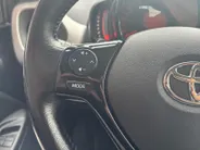 Toyota Aygo 1.0 VVT-i x-play | Airco | Achteruitrijcamera | Apple carplay / Android auto |