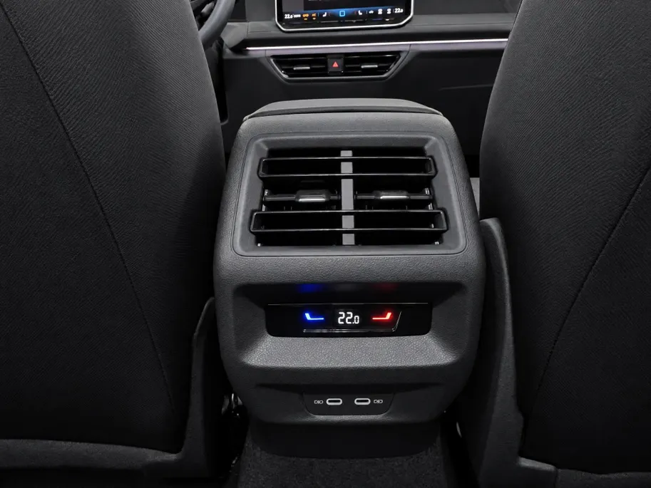 Volkswagen Tiguan 1.5 eTSI 130pk DSG Life Edition · 360 Camera · Inklap. Trekhaak · Dodehoeksensor · Apple/Android Car Play · Parkeerassistent ·