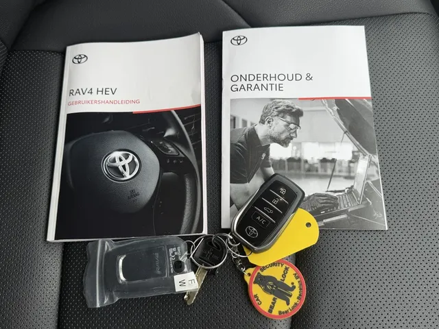 Toyota RAV4 2.5 PHEV Bi-Tone+ AWD | Trekhaak | Panoramadak | Stoel Verwarming & Ventilatie |