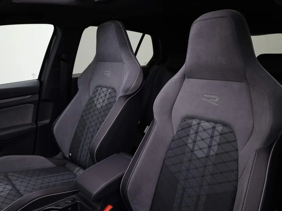 Volkswagen Golf 1.5eTSI/130PK DSG R-Line · Panoramadak · Apple/Android Car Play · Stoel & Stuurverwarming · Navigatie