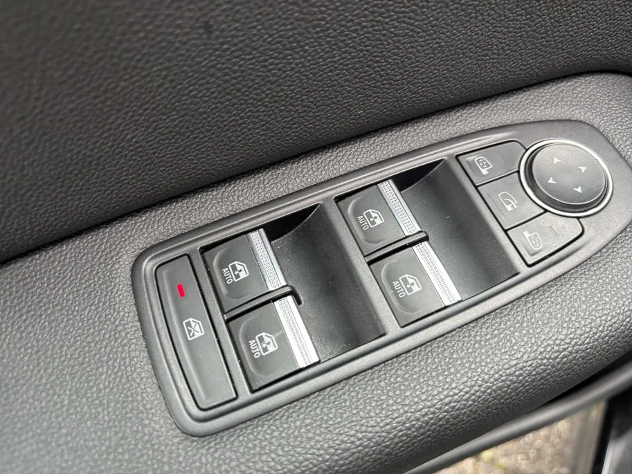 Mitsubishi ASX 1.6 PHEV AT Intense+ | GARANTIE 2032 | STOELVERWARMING | CAMERA'S | 18' LICHTMETAAL |
