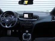 Kia ProCeed 1.4 T-GDI GT-Line | Trekhaak | Stuur-/stoelverwarming | Schuifdak | Camera | Cruise | Navi | 17" LM | Clima | LED |