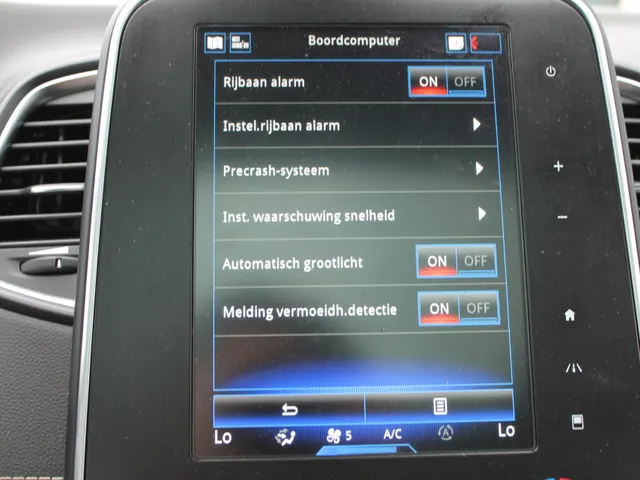 Renault Scénic 1.3 TCe Intens 140 PK | Trekhaak | Panoramisch dak | ECC | Camera achter | 1850 KG geremd |