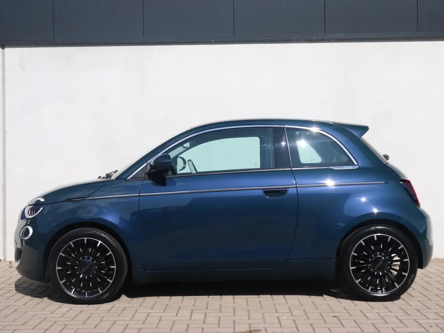 Fiat 500e La Prima 42 kWh | Pano | JBL | Camera | Winter | 17' VERKOCHT