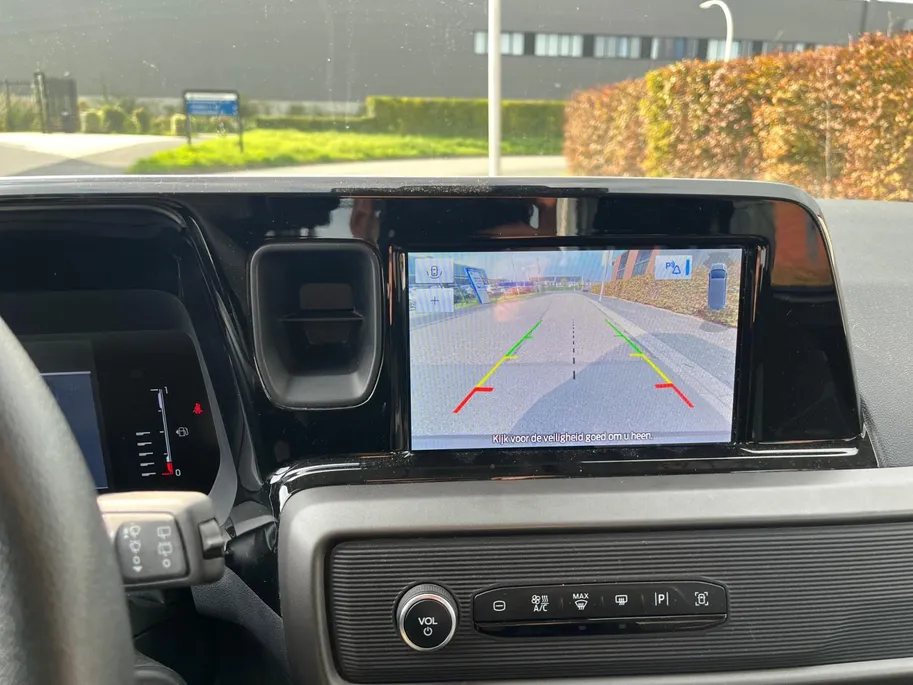 Ford Tourneo Courier 1.0 EcoBoost | Apple Carplay/Android Auto | Navigatie | Camera | Climate Control | Parkeersensoren | Stuurbediening | Hoge Instap