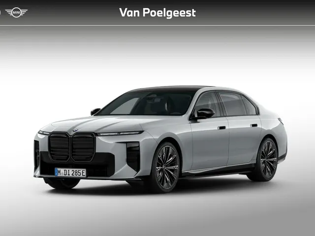 BMW i7