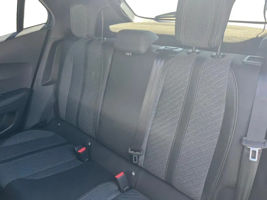 Peugeot 2008 1.2 PureTech 100 Allure | Digitale Cockpit | Apple Carplay en Android Auto | Cruise Control | Climate Control