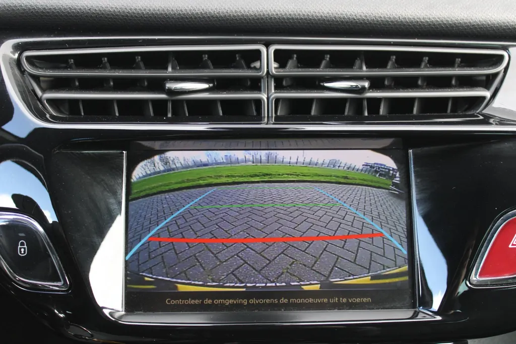 DS DS 3 1.2 PureTech Performance Line | Automaat | Navi | Trekhaak | Clima | 17' LM Velgen | Camera |