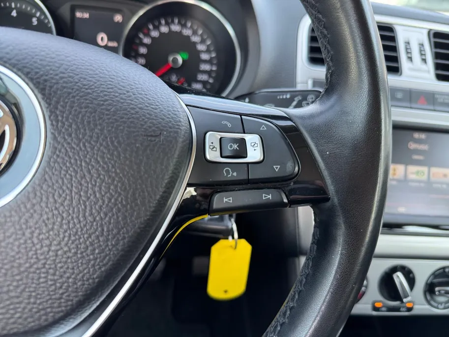 Volkswagen Polo 1.0 Bluemotion Edition | NL auto | Automaat | Parkeersensoren voor en achter | 15' lichtmetalen velgen | Cruise control | Airco | Elektrische ramen voor en achter | Bluetooth | Bovag garantie |