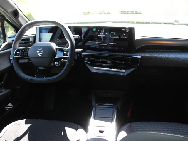Renault Clio 1.8 Hybrid 160 AUT techno | Navigatie | Adaptive Cruise | Achterspoiler | Stoelverwarming | DEMONSTRATIE AUTO, VRAAG NAAR BESCHIKBAARHEID |
