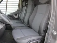 Renault Master T33 2.3 dCi L2H2 Stop & Start | Automaat | Trekhaak | Camera | Airco | Navi | Cruise | 16' LM | PDC | Licht-/regensensor | Volledig betimmerd |