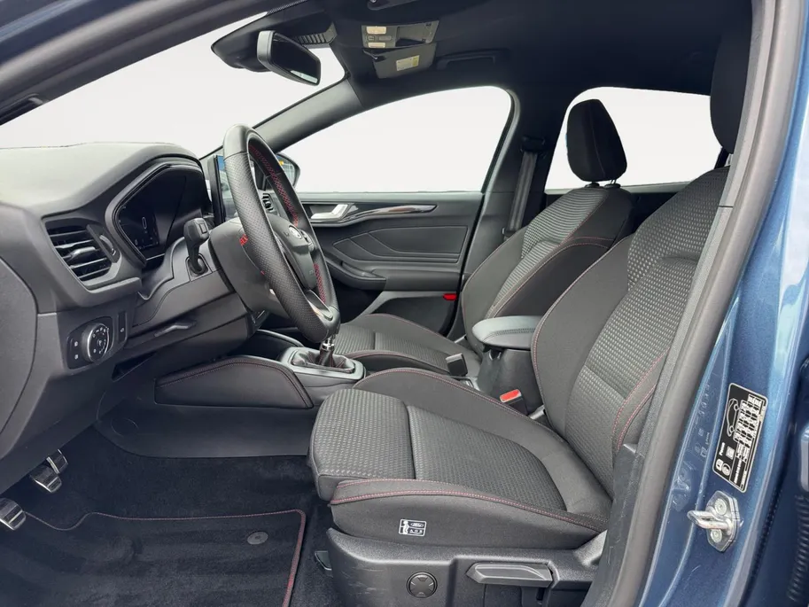 Ford Focus Wagon 1.0 EcoBoost Hybrid ST Line X | NL auto | 1e eigenaar | Dealer onderhouden | Adapt cruise control | BLIS | Winter pack | Elektr. achterklep | Parkeersensoren voor en achter | Achteruitrijcamera | Apple carplay & android auto | 18' lichtmetalen velge