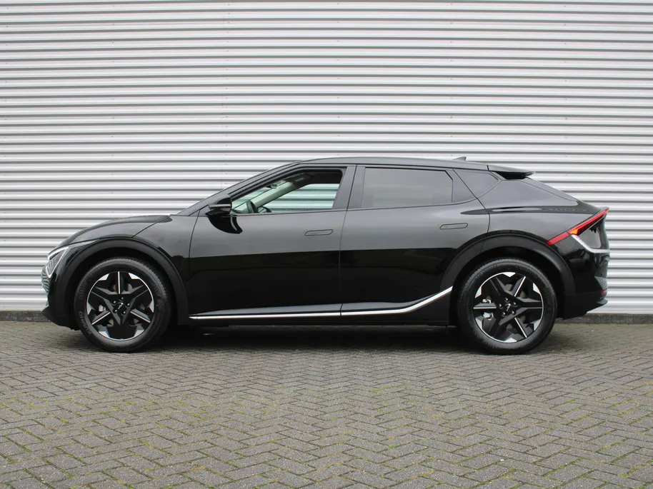 Kia EV6 Light Edition 63 kWh | Stuur-/stoelverwarming | Camera | 19' LM | LED | Cruise adapt. | Clima | Draadloze telefoonlader | 17% bijtelling |