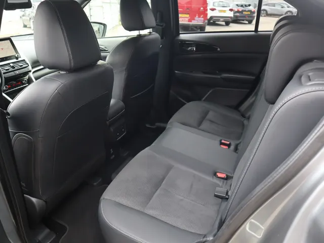 Mitsubishi Eclipse Cross 2.4 PHEV Executive Trekhaak | All Seasons | Adaptive Cruise