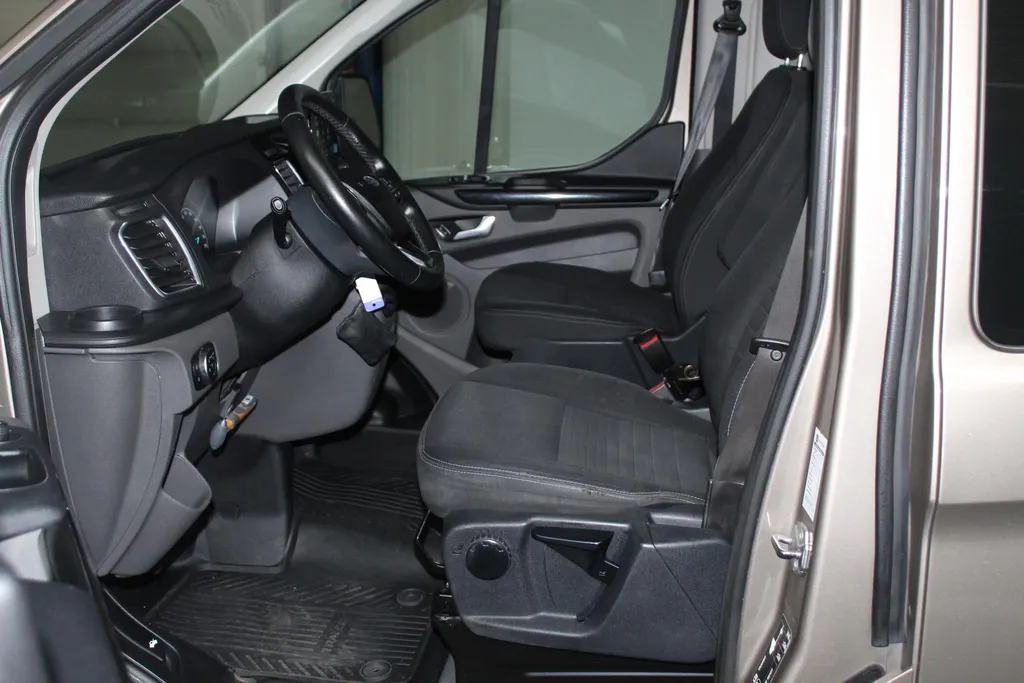 Ford Transit Custom 300 2.0 TDCI L1H1 Limited | Drivers Assistance Pack | stoel & stuur verwarming | imperiaal | Safety pack | trekhaak | Apple Carplay/Android Auto |