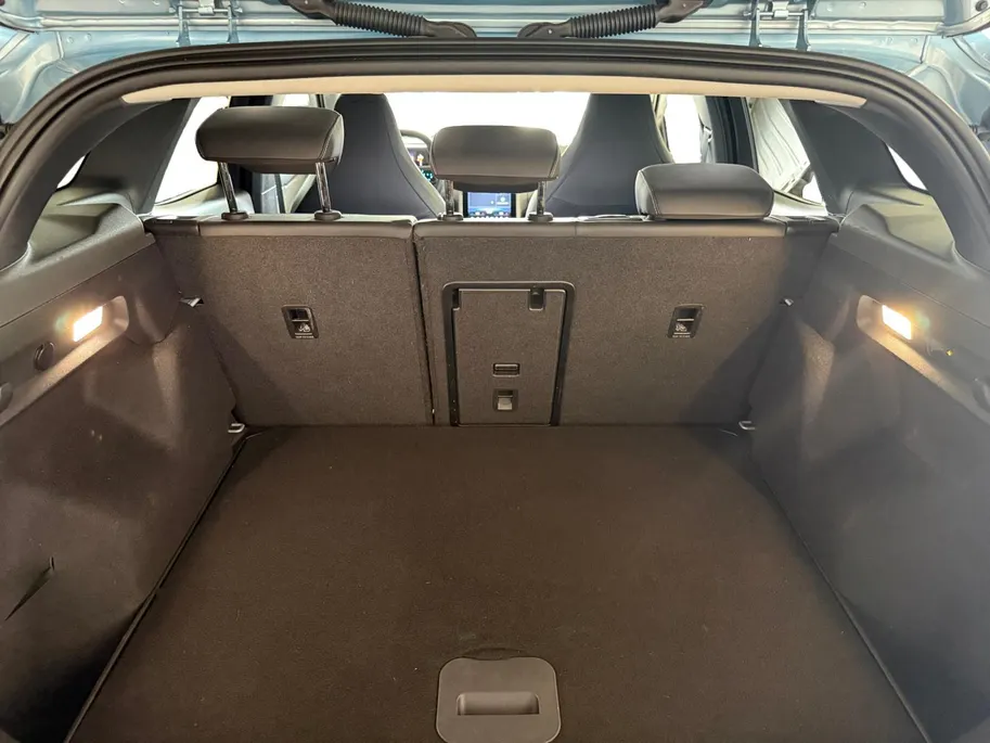 Ford Explorer Limited Edition Extended Range RWD 79 kWh 200 pk | Navigatie | Warmtepomp | Inklapbare trekhaak | Head-up Display | Elektrisch verstelbare bestuurdersstoel met geheugen en massagefunctie