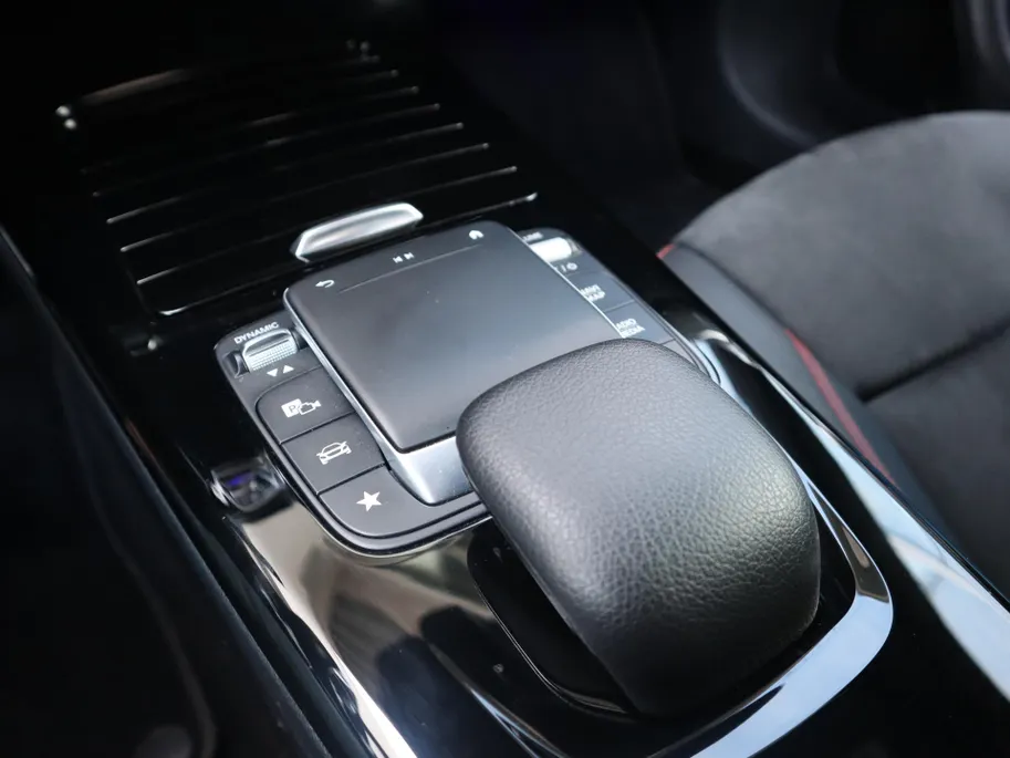 Mercedes-Benz CLA 200 Business Solution AMG