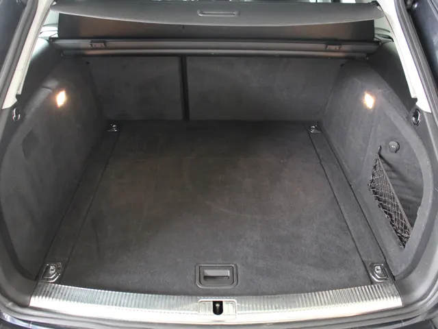 Audi A4 Avant 1.8 TFSI Business Edition Automaat Navigatie | Parkeersensoren | Climate control | Leder | Dealeronderhouden