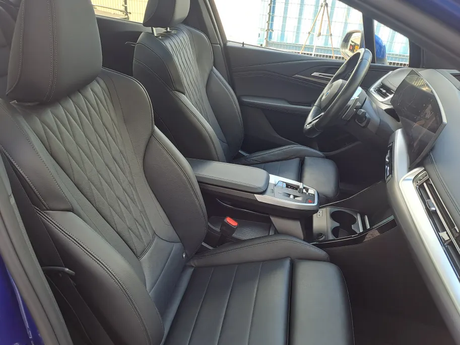 BMW 2 Serie Active Tourer 220i AUTOMAAT | Sensoren | Navigatie | Cruise | 360 Camera | Head-up display | Elektrisch verstelbare stoel | Apple Carplay/Android Auto